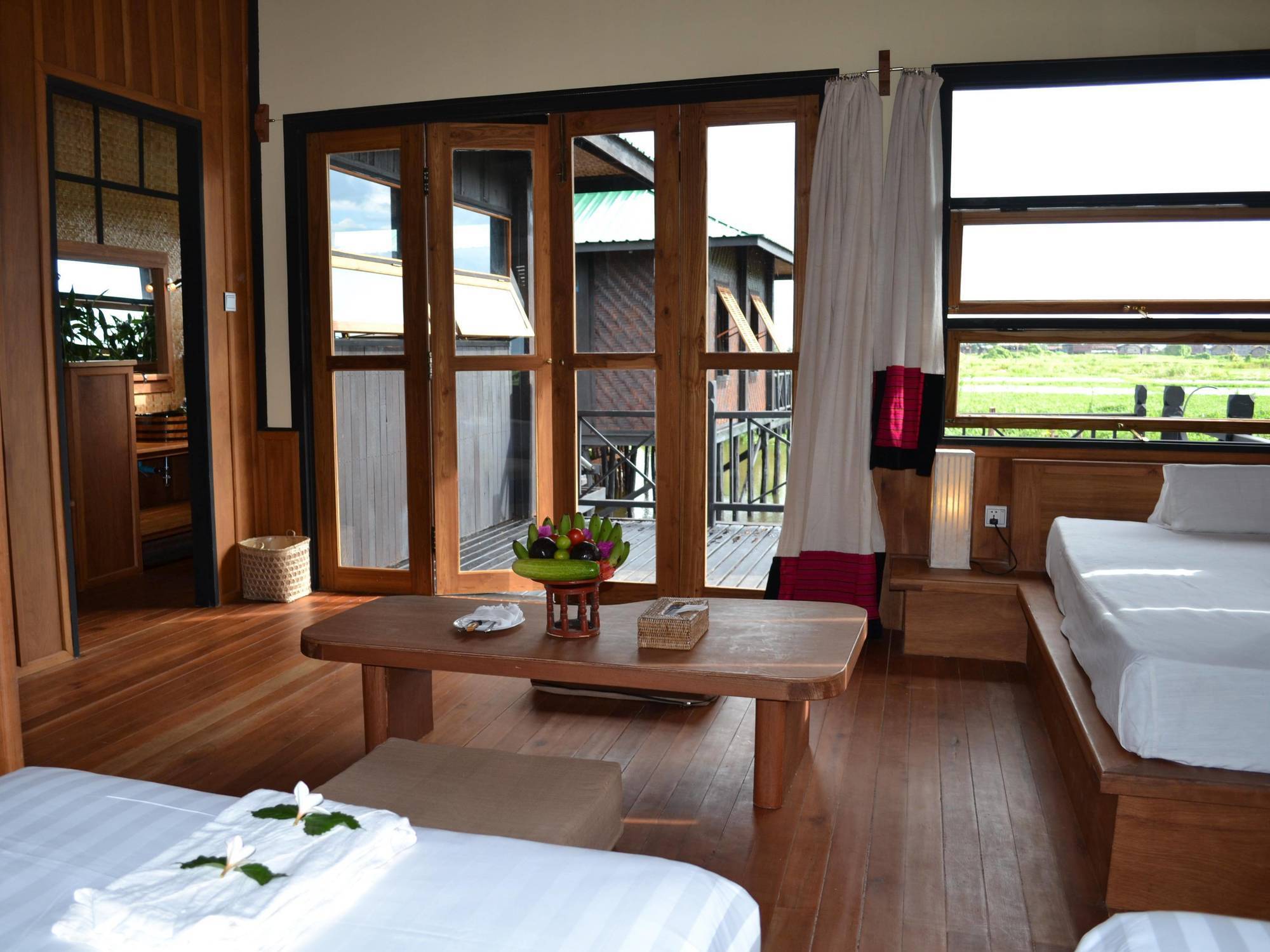 Inle Heritage Stilt Houses Ywama Eksteriør billede